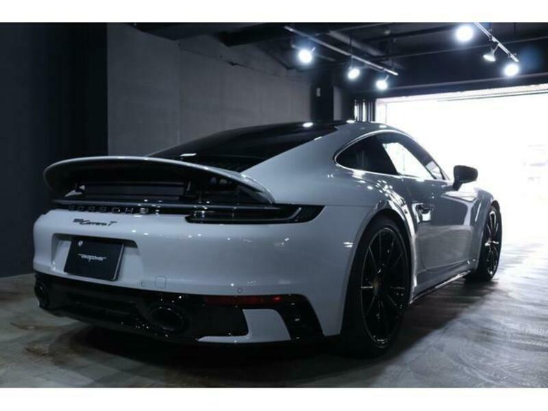 911