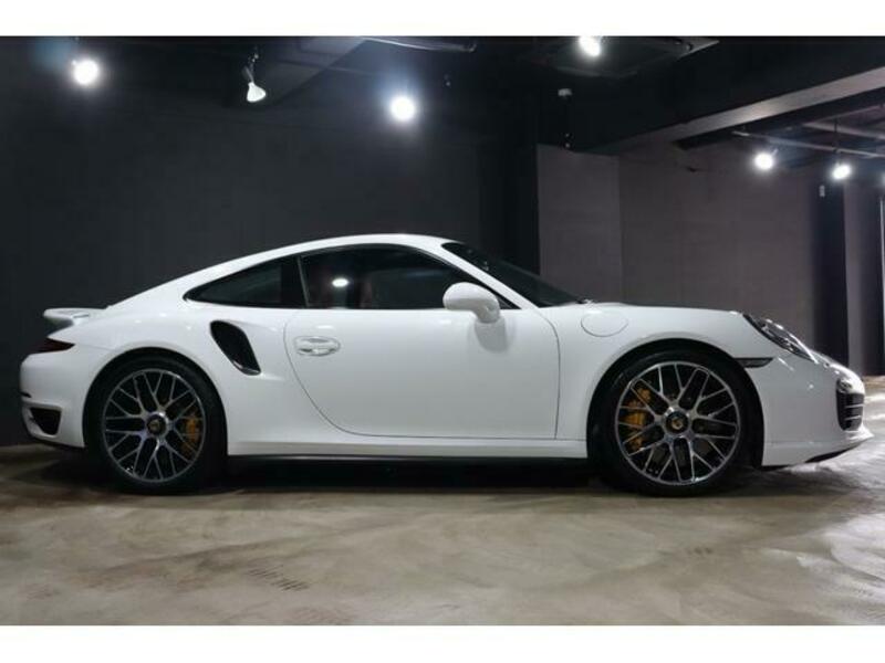 911