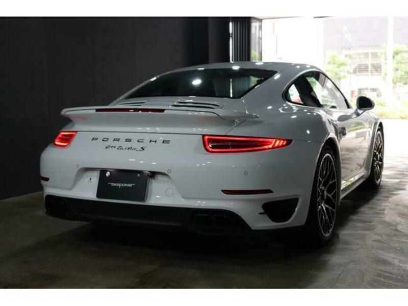 911