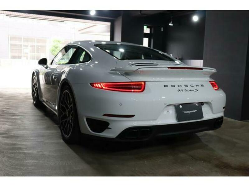 911