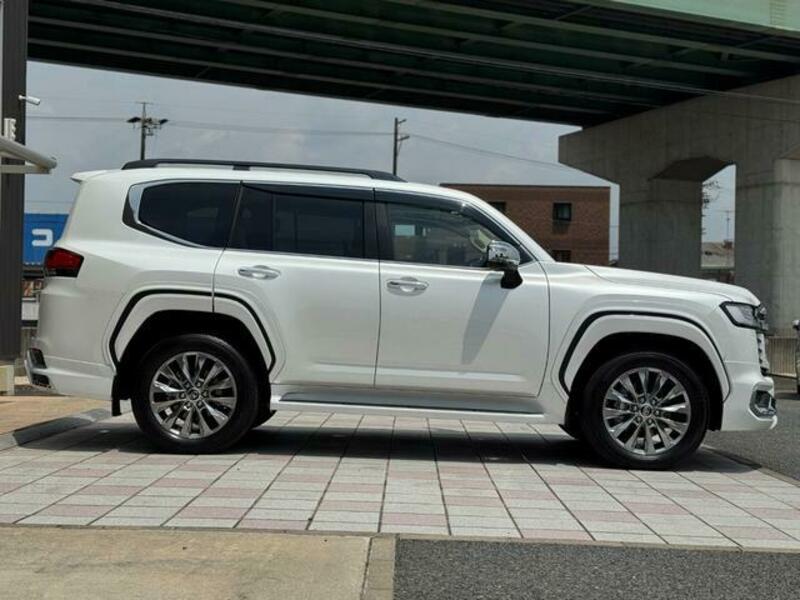 LAND CRUISER