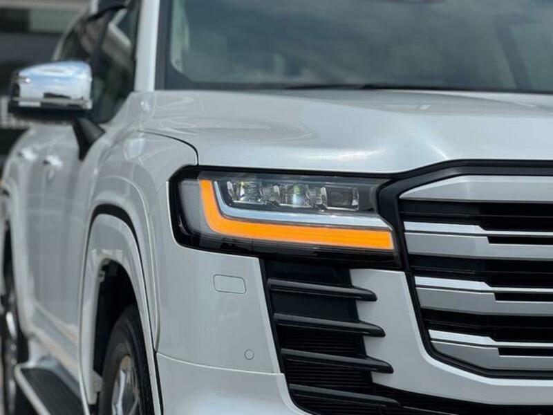 LAND CRUISER