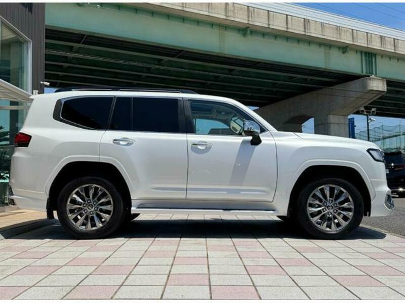 LAND CRUISER