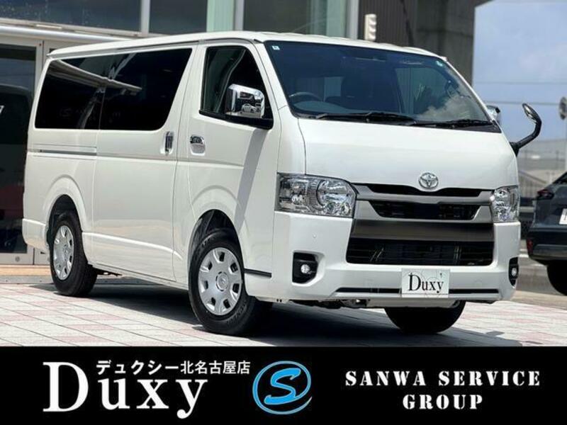 TOYOTA HIACE VAN
