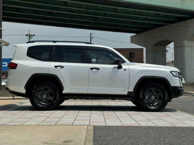 LAND CRUISER