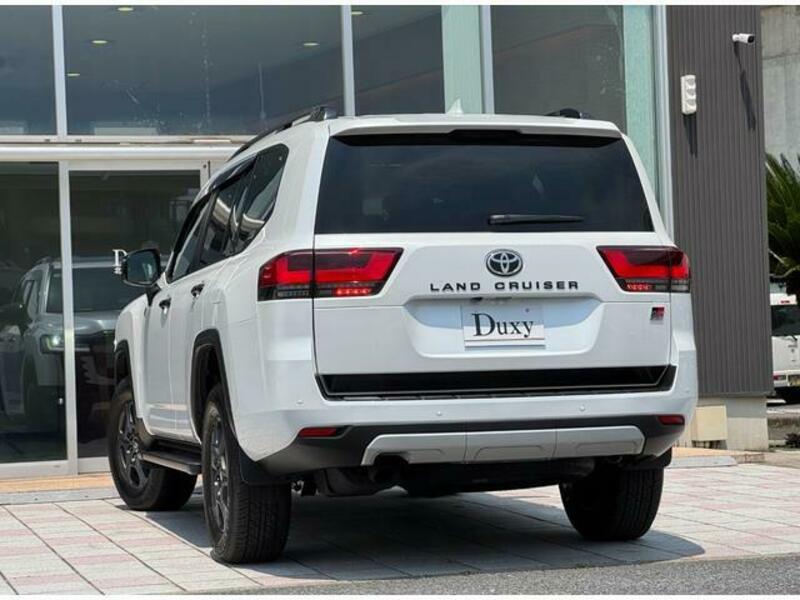 LAND CRUISER
