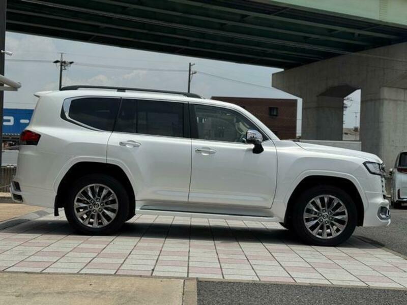 LAND CRUISER