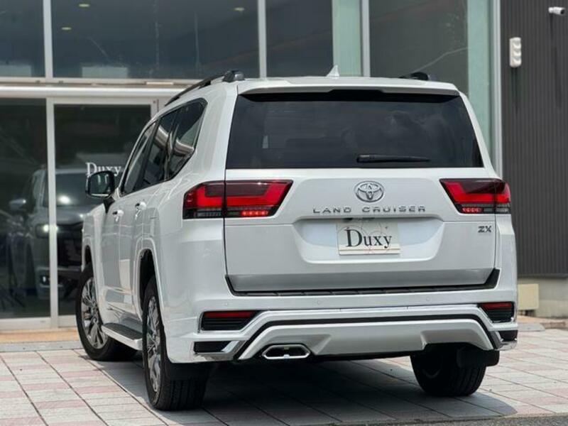 LAND CRUISER