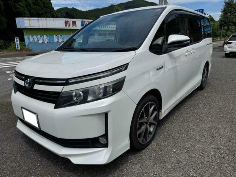 TOYOTA VOXY
