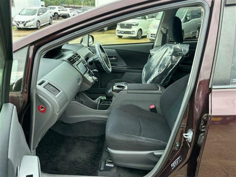 PRIUS ALPHA