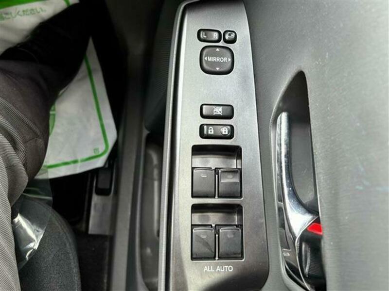 PRIUS ALPHA