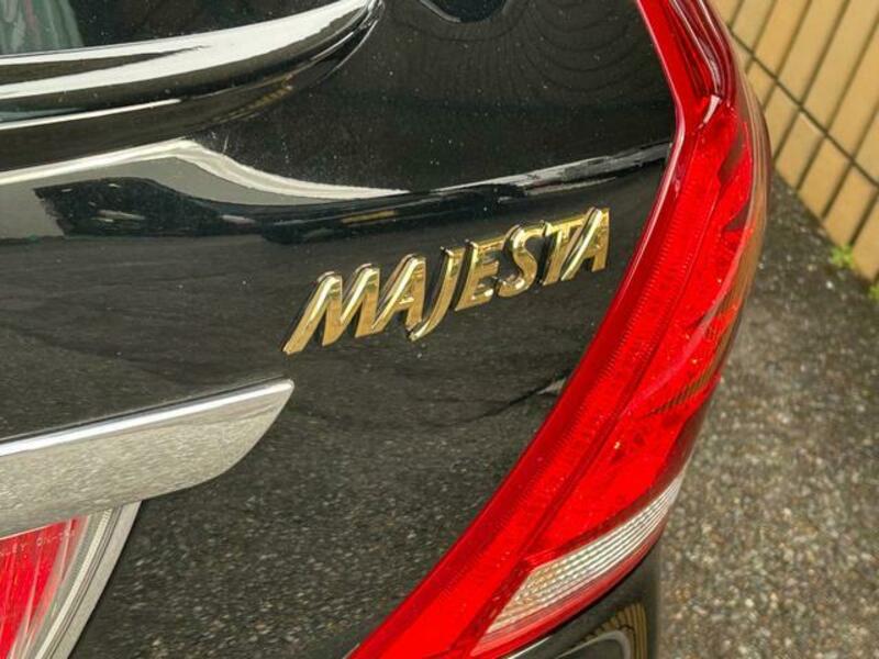 CROWN MAJESTA