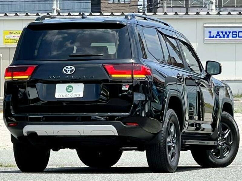 LAND CRUISER