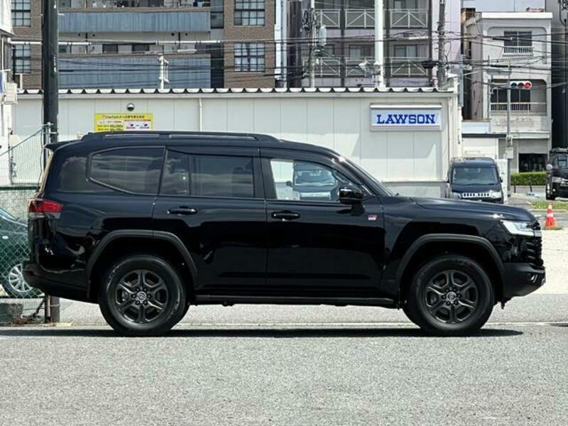 LAND CRUISER