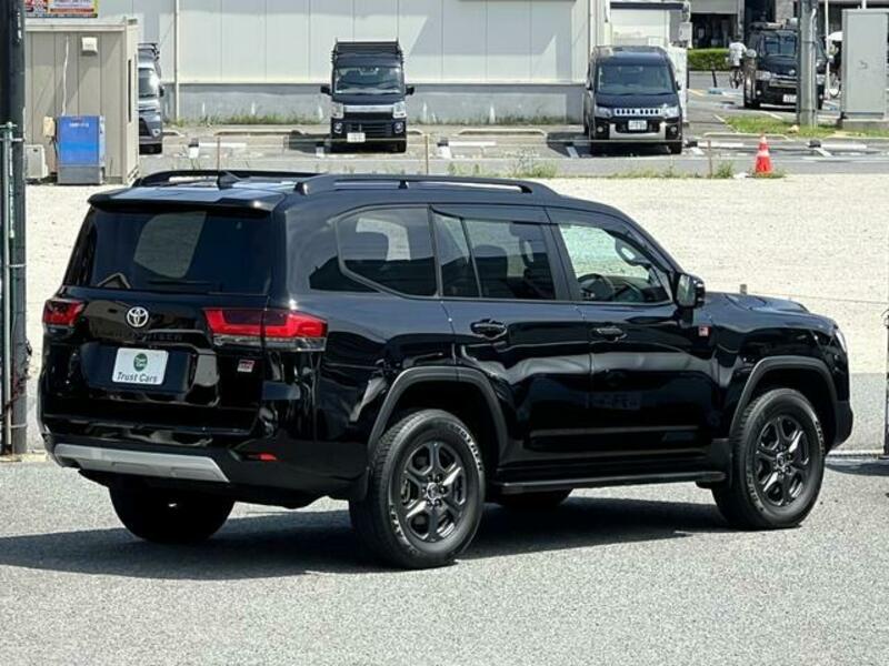 LAND CRUISER