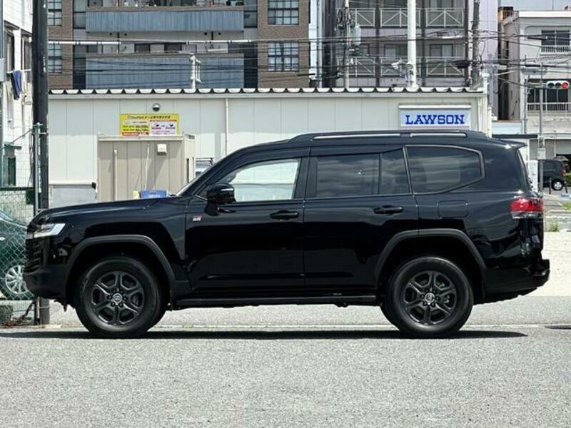 LAND CRUISER