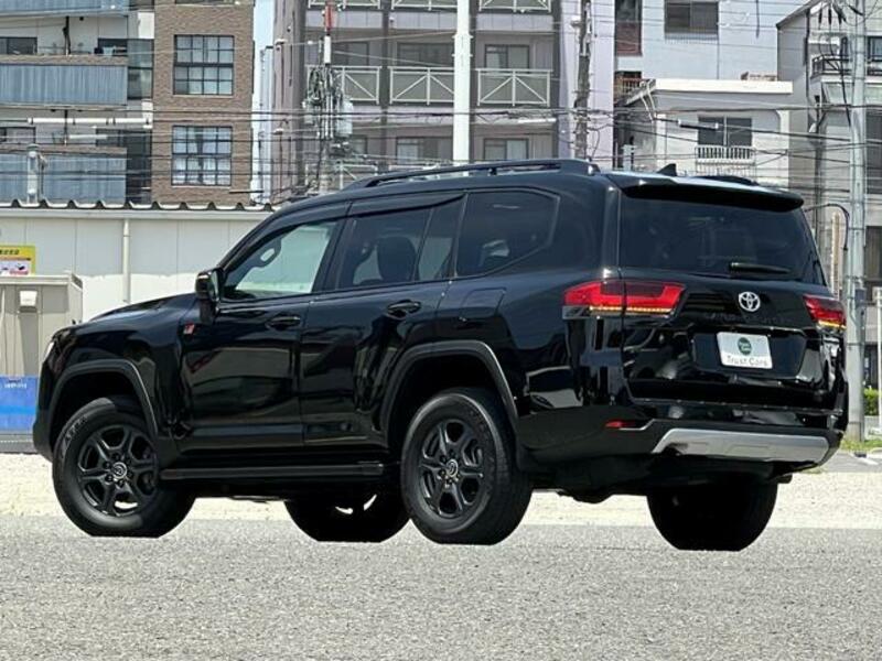 LAND CRUISER
