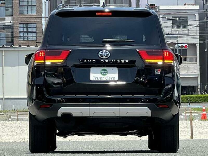 LAND CRUISER