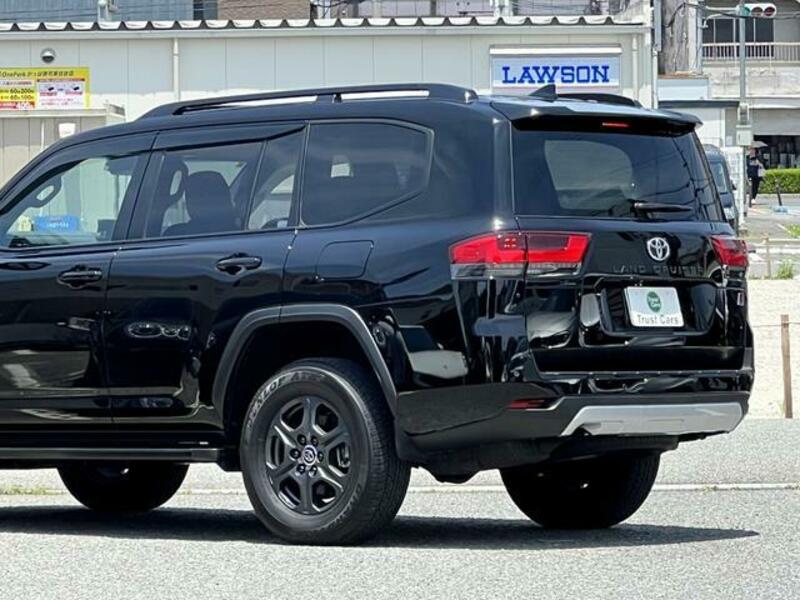 LAND CRUISER