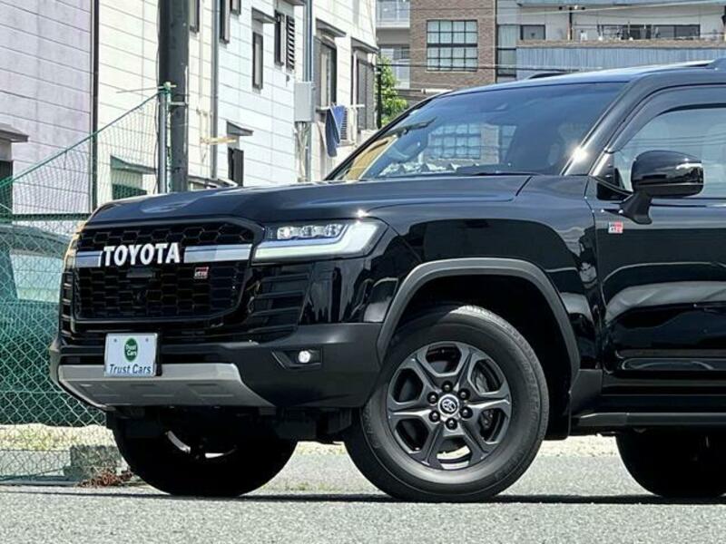 LAND CRUISER