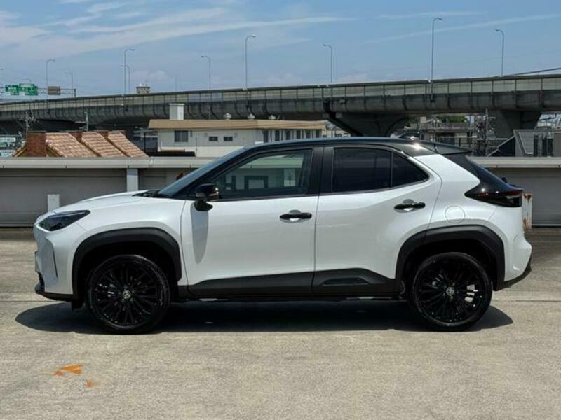 YARIS CROSS