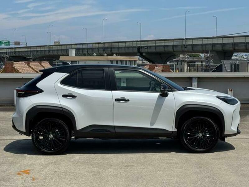 YARIS CROSS