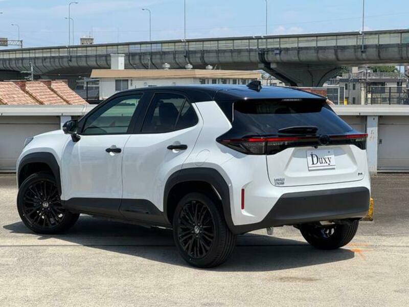YARIS CROSS