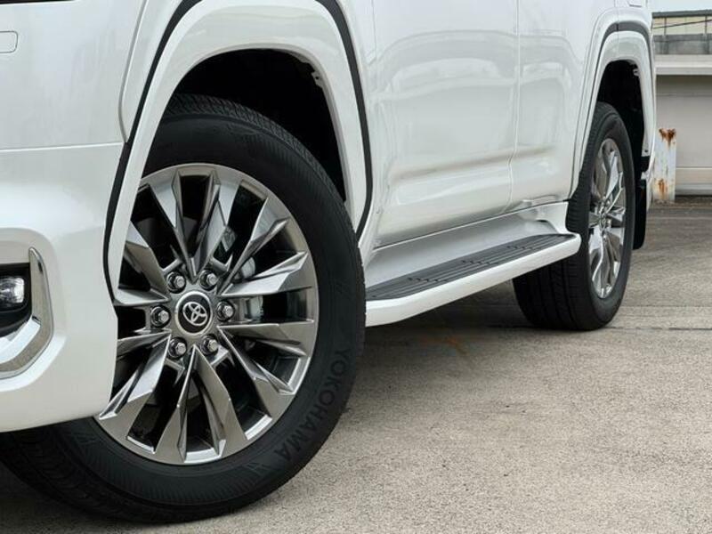LAND CRUISER