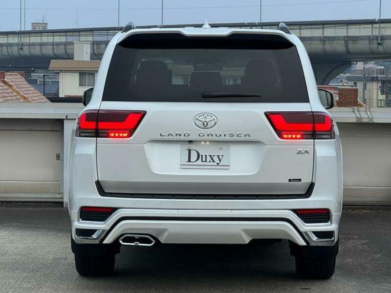 LAND CRUISER