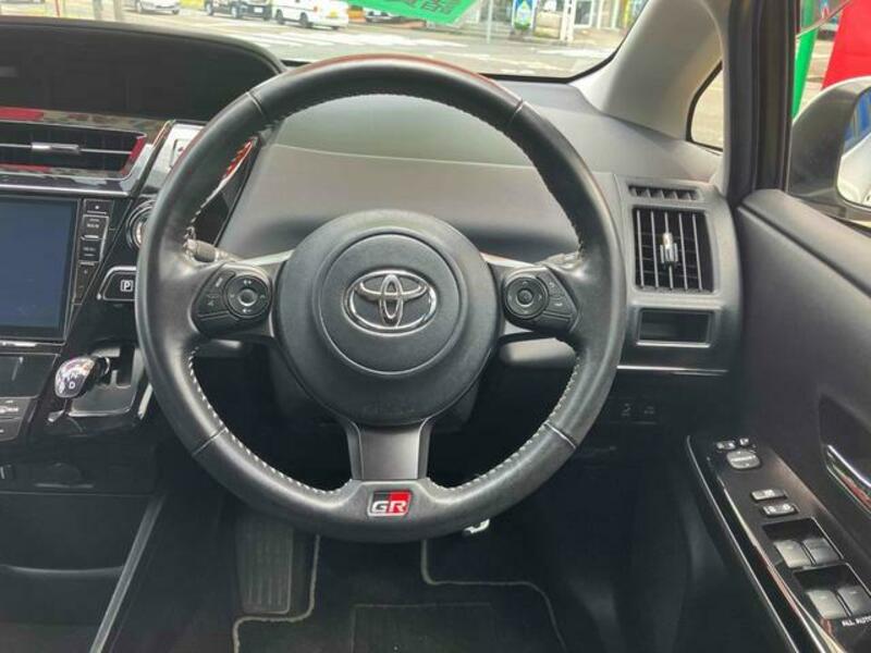 PRIUS ALPHA
