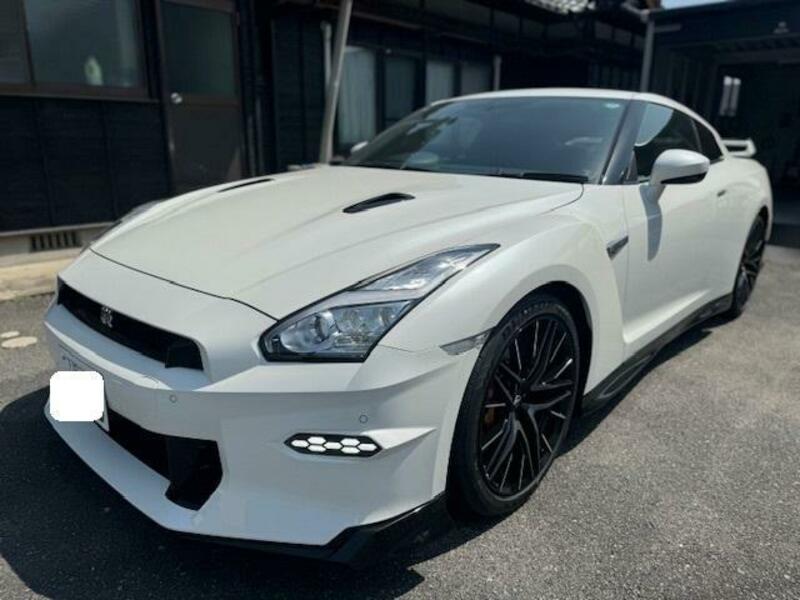 NISSAN GT-R