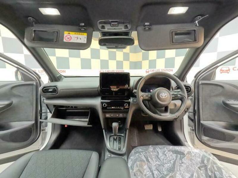 YARIS CROSS
