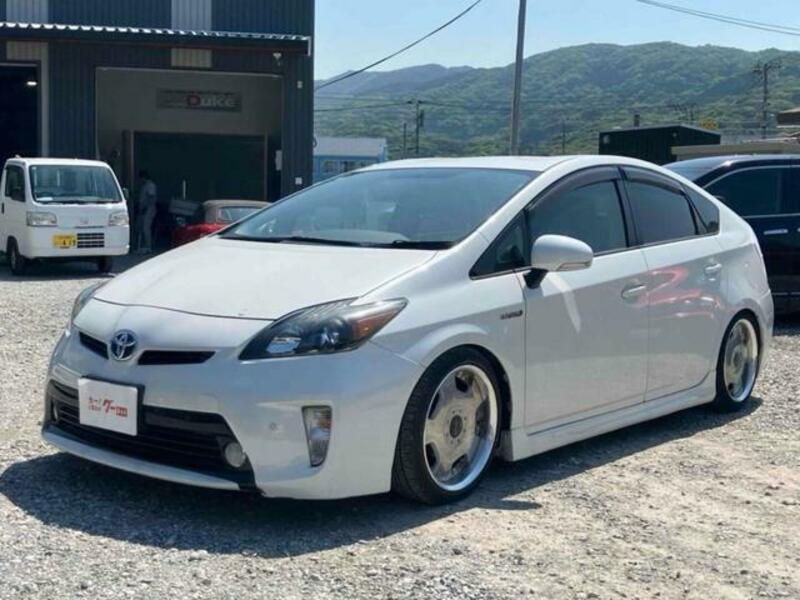 TOYOTA PRIUS