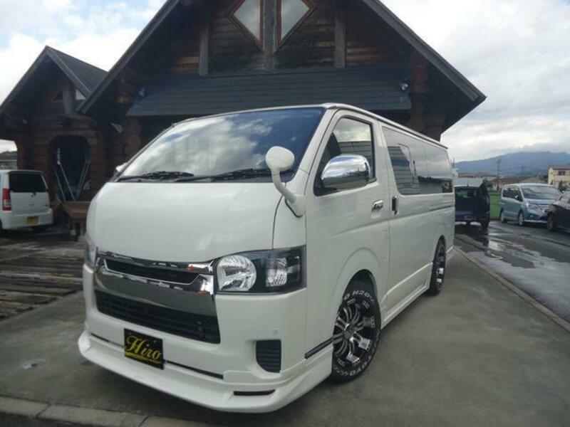 TOYOTA HIACE VAN