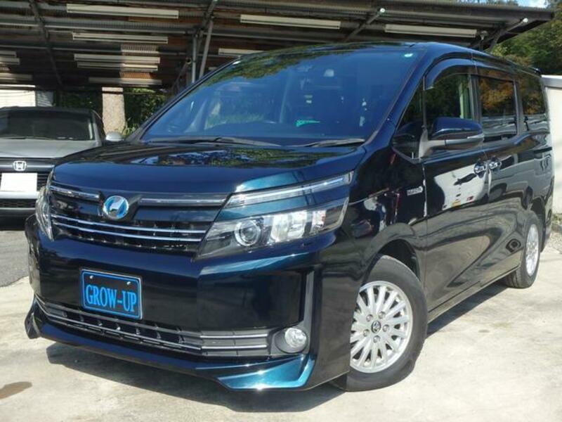 TOYOTA VOXY