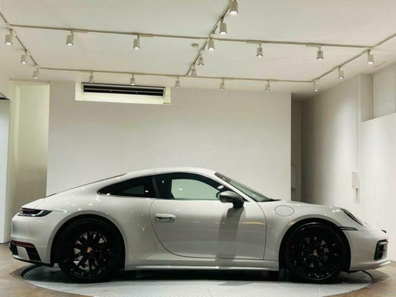 911