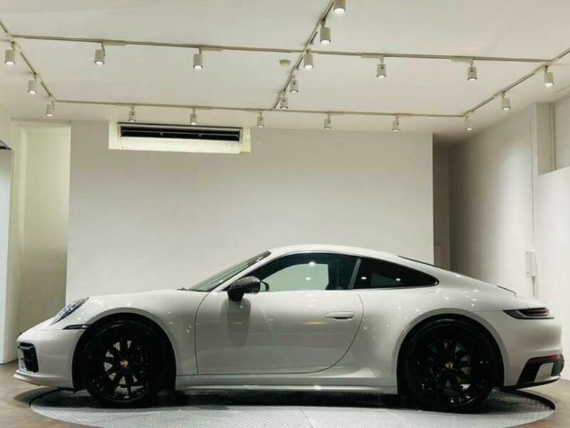 911