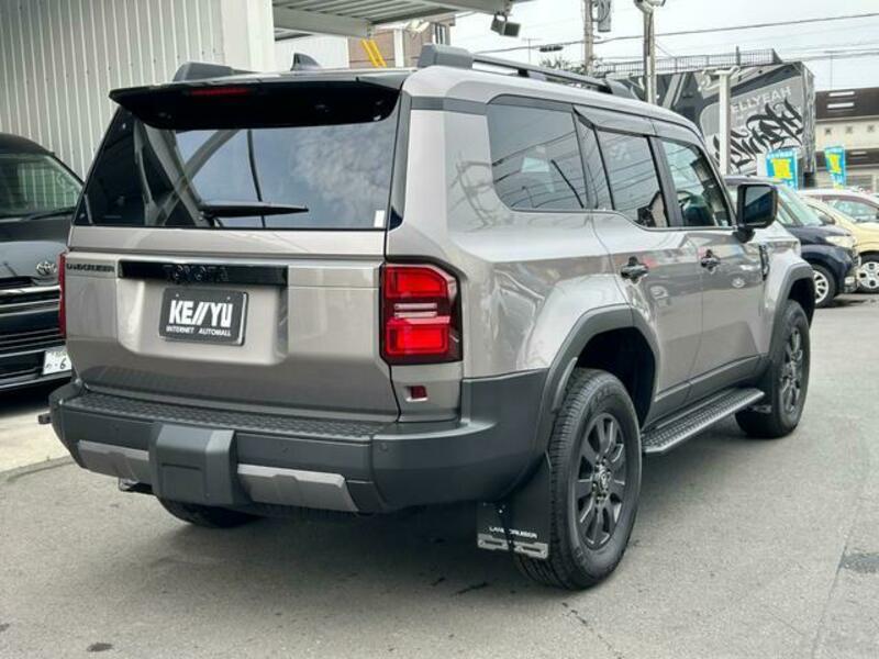 LAND CRUISER 250