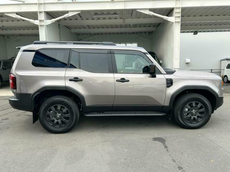 LAND CRUISER 250