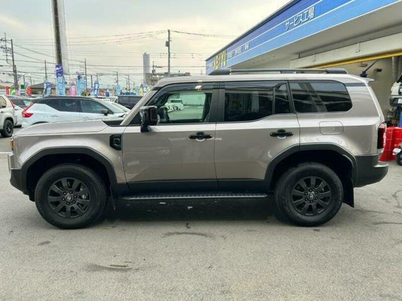 LAND CRUISER 250