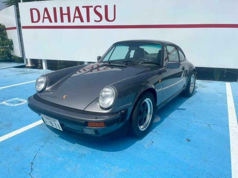 911