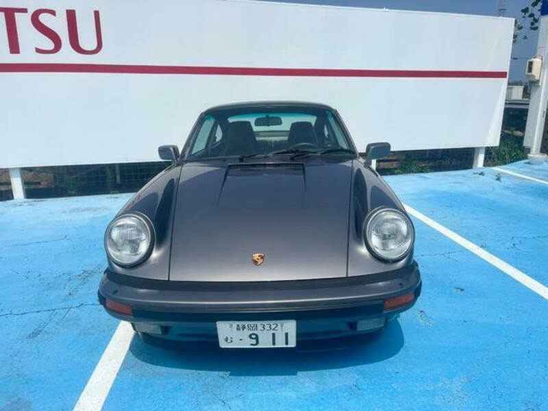 911