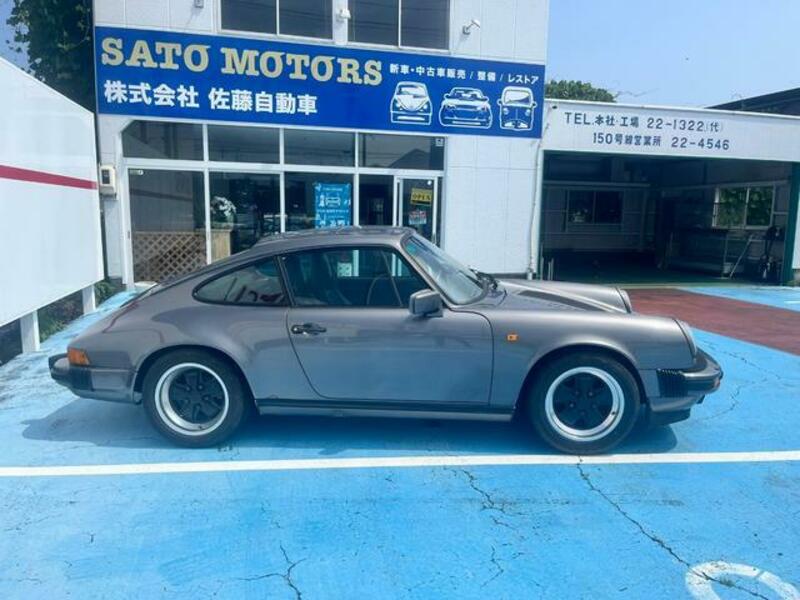 911