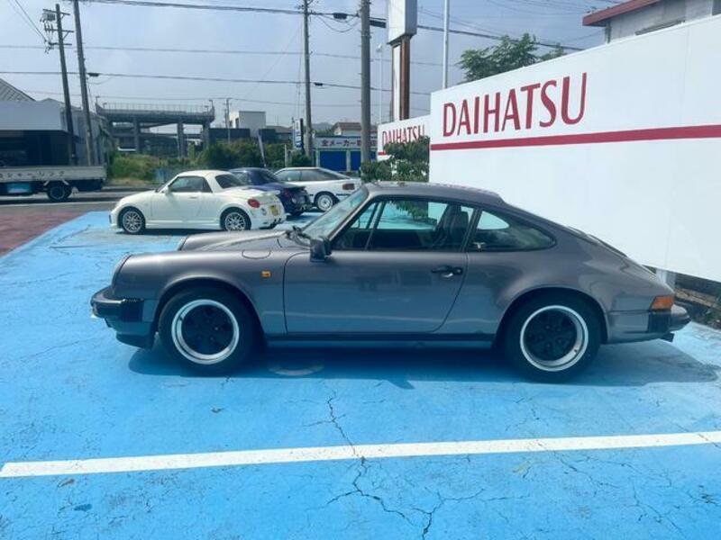 911