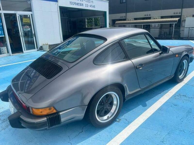 911