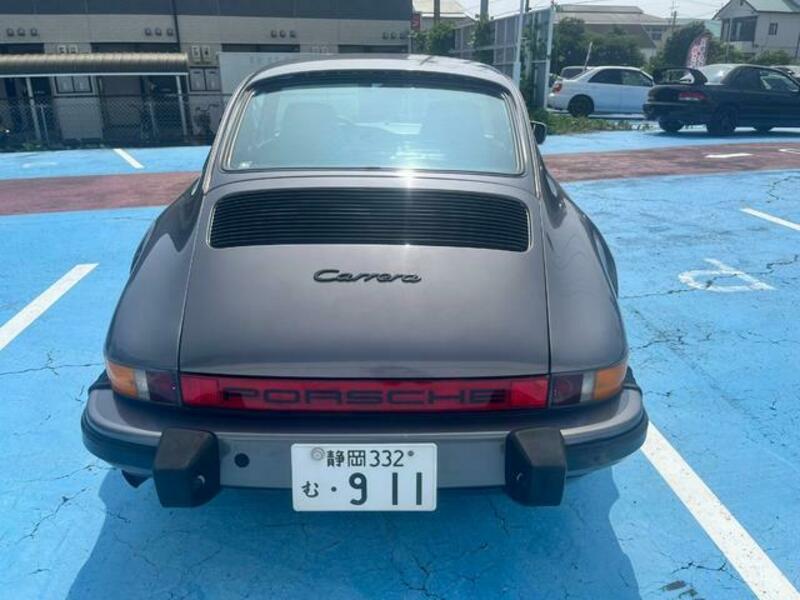 911