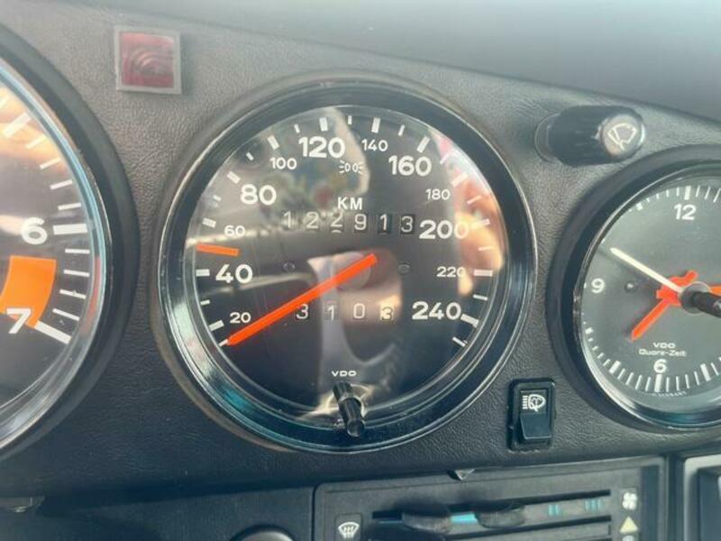 911