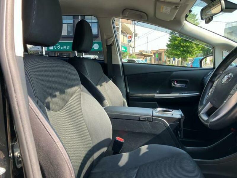 PRIUS ALPHA