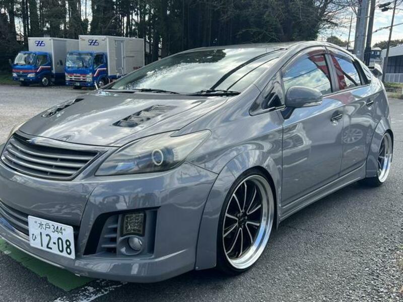 TOYOTA PRIUS