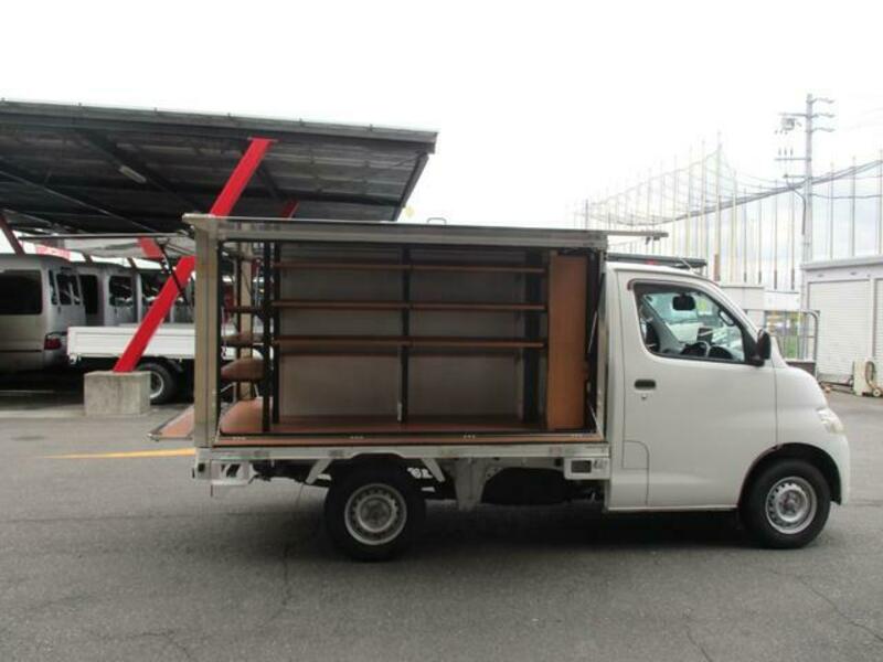 TOWNACE TRUCK